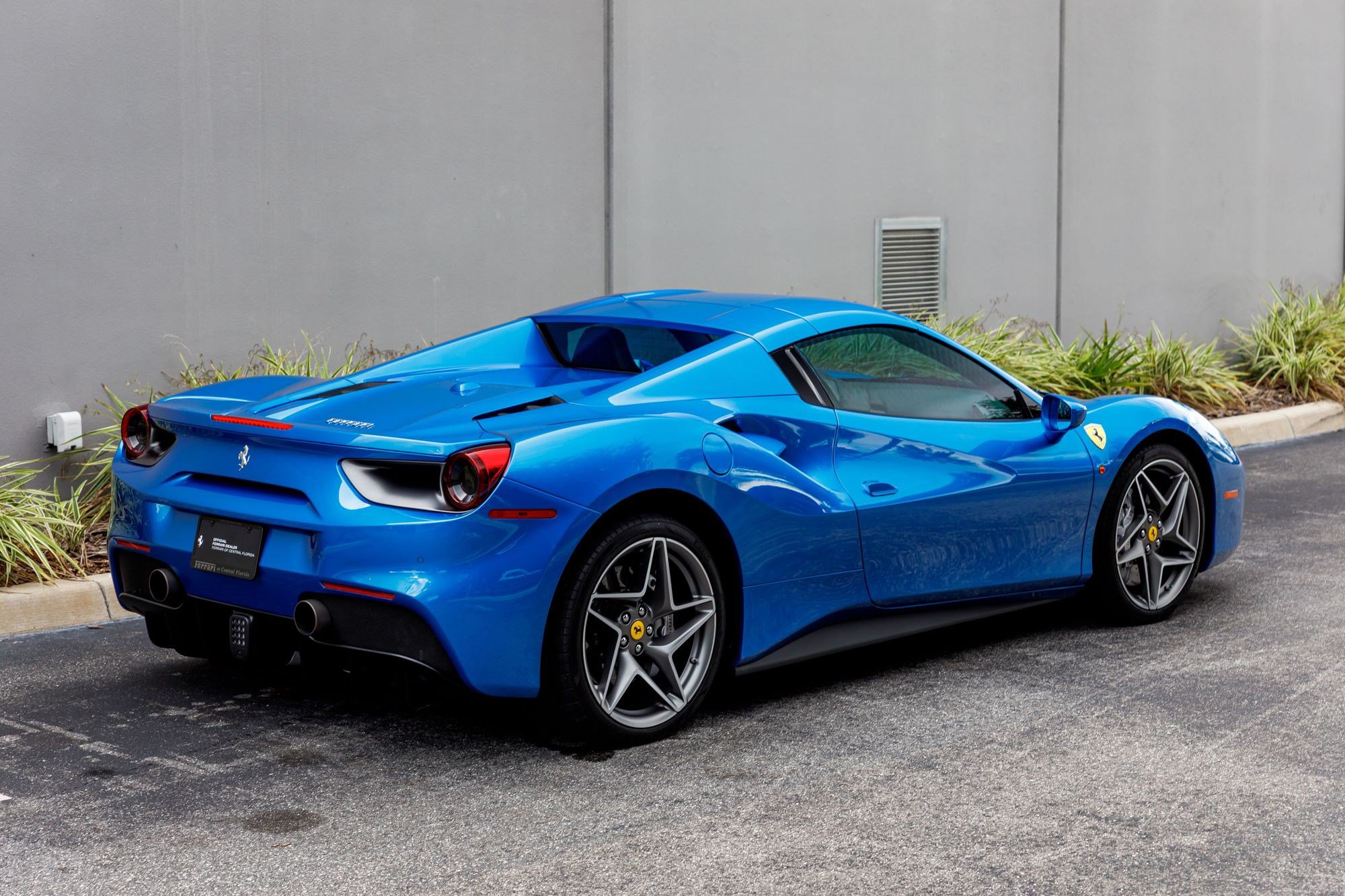Used 2019 Ferrari 488 Spider RWD image 5