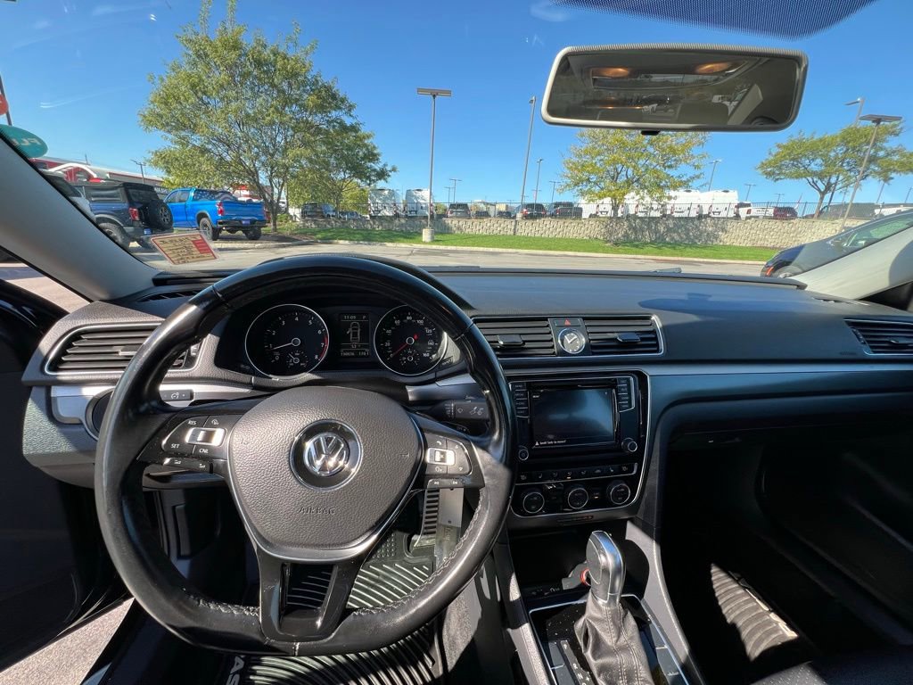 Used 2017 Volkswagen Passat 1.8T R-Line image 38
