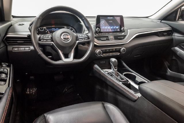 Used 2025 Nissan Altima 2.5 SR FWD image 9