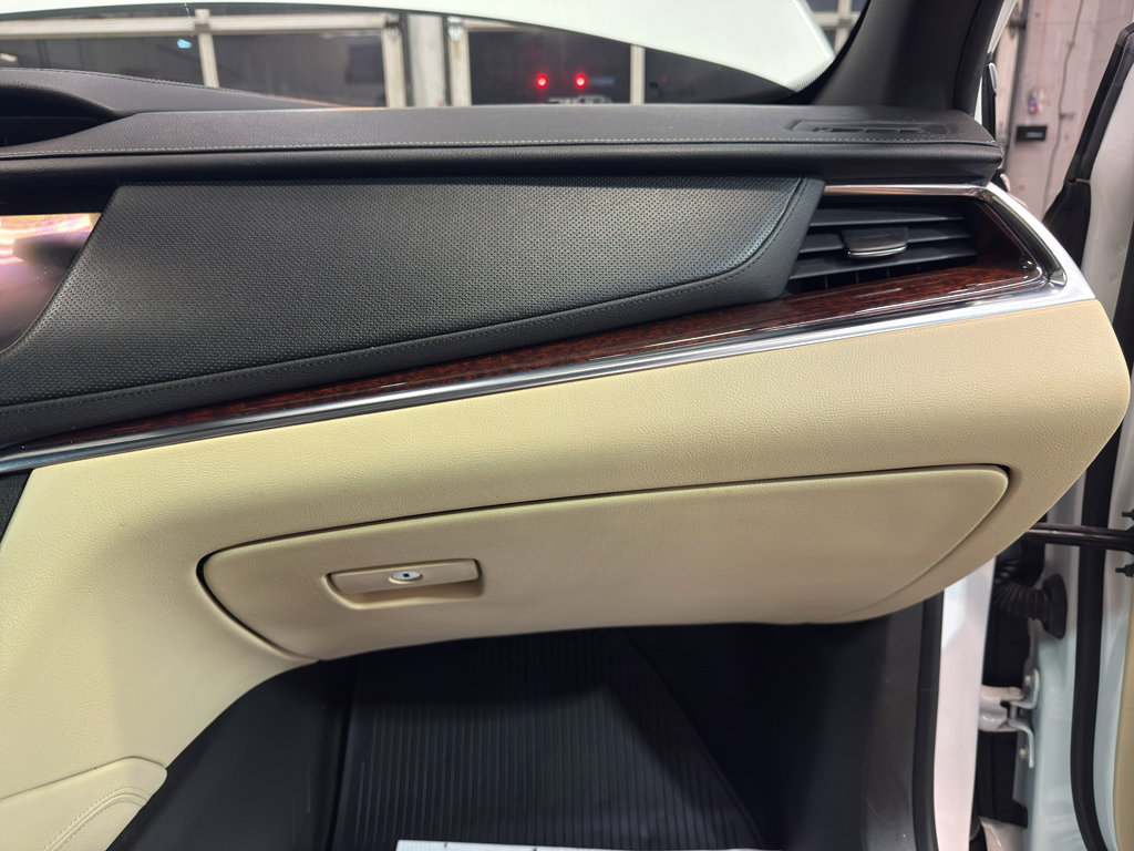 Used 2017 Cadillac XT5 Luxury w/ Driver Awareness Package AWD/4WD image 23