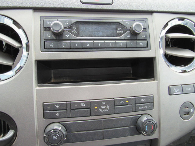 Used 2022 Ford F750 2WD Regular Cab Super Duty image 30