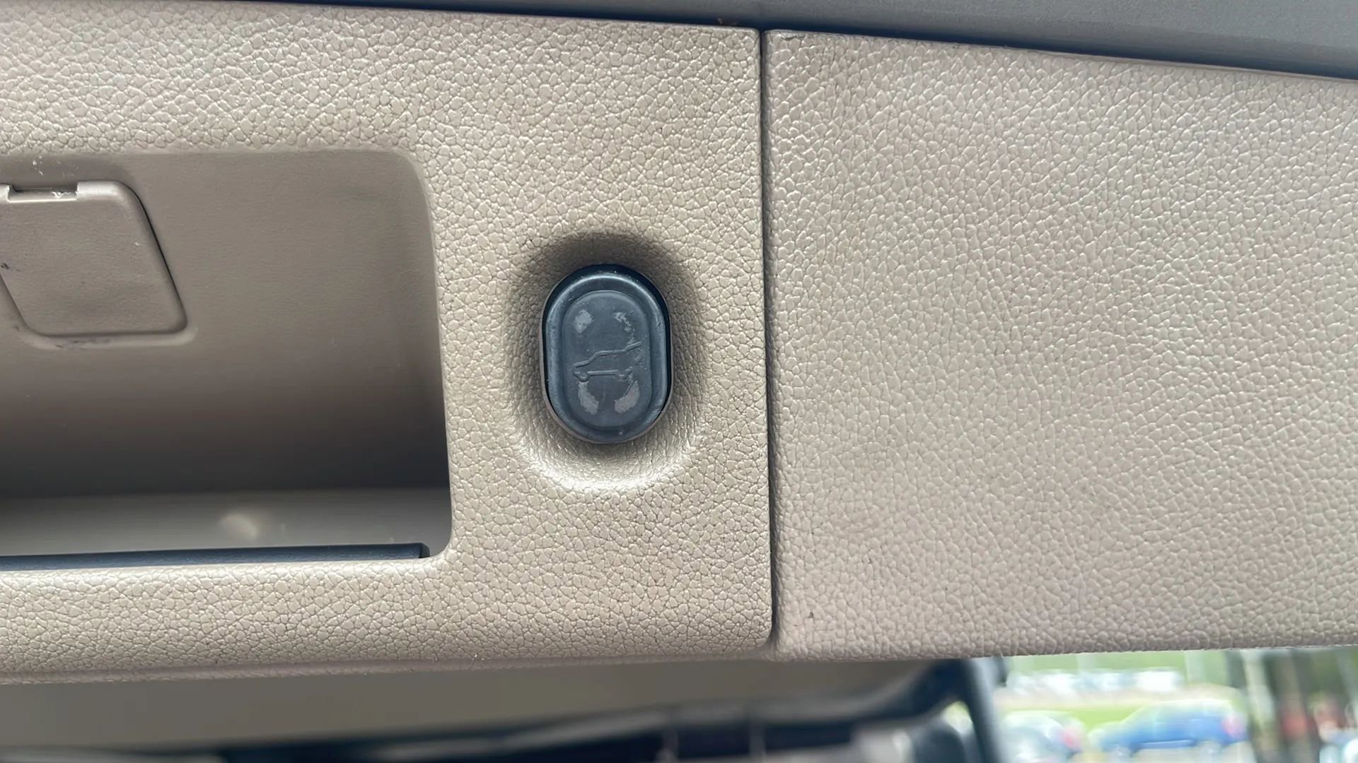 Used 2017 Chevrolet Suburban LT w/ LT Signature Package image 33