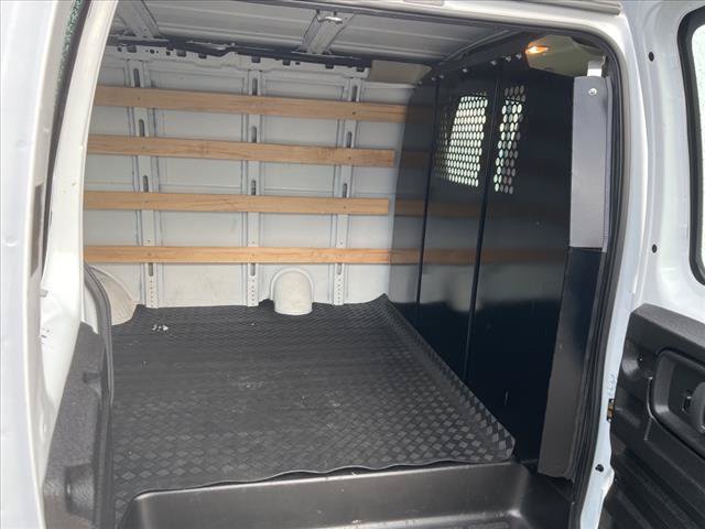 Used 2021 GMC Savana 2500 w/ Driver Convenience Package RWD image 4