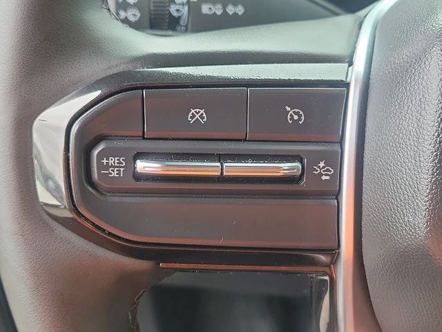Used 2025 Chevrolet Colorado ZR2 w/ Technology Package AWD/4WD image 13