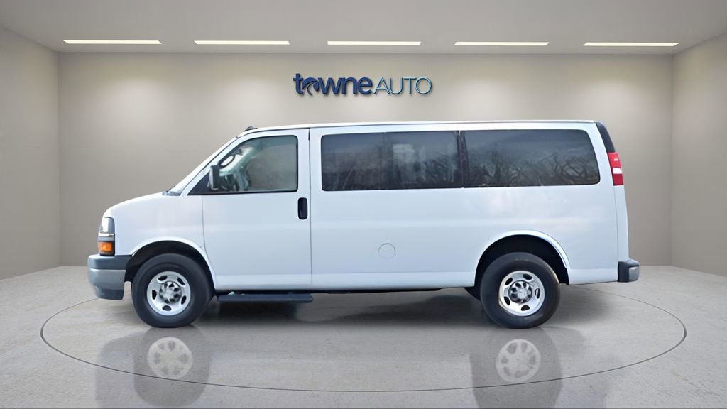 Used 2021 Chevrolet Express 3500 LT w/ LT Preferred Equipment Group RWD image 2