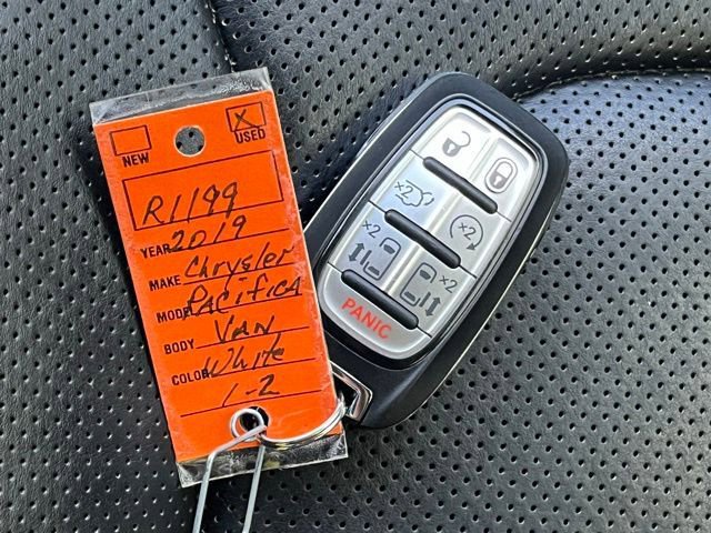 Used 2019 Chrysler Pacifica Limited FWD image 36