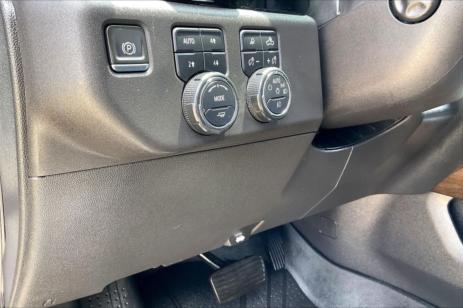 Used 2023 Chevrolet Silverado 1500 High Country w/ High Country Premium Package AWD/4WD image 57