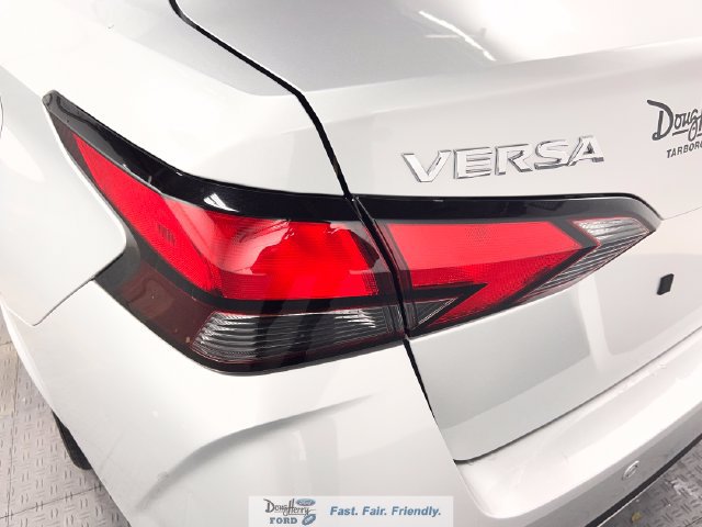 Used 2025 Nissan Versa SV FWD image 17