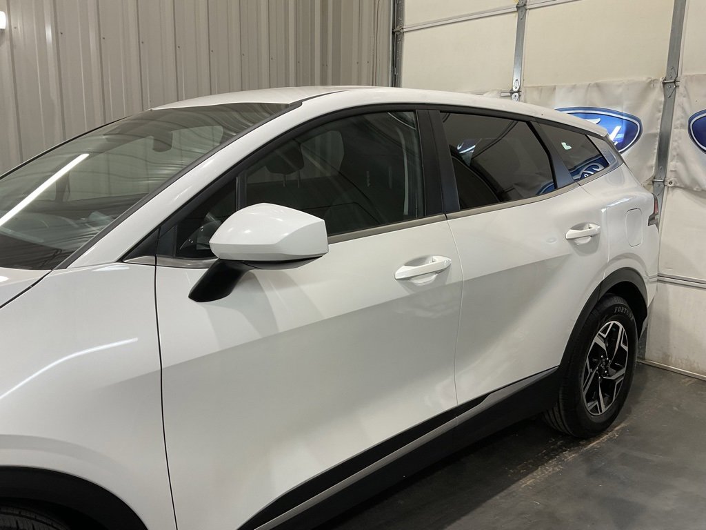 Used 2025 Kia Sportage LX image 5