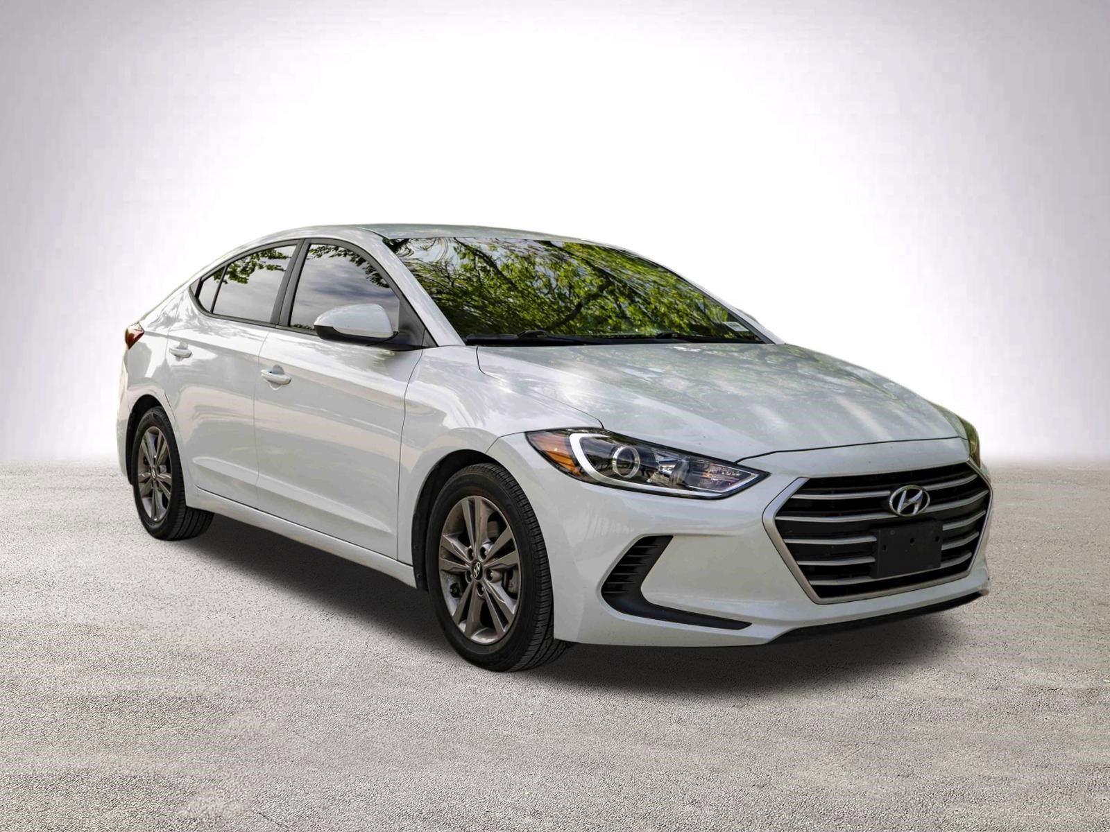 Used 2017 Hyundai Elantra SE image 2