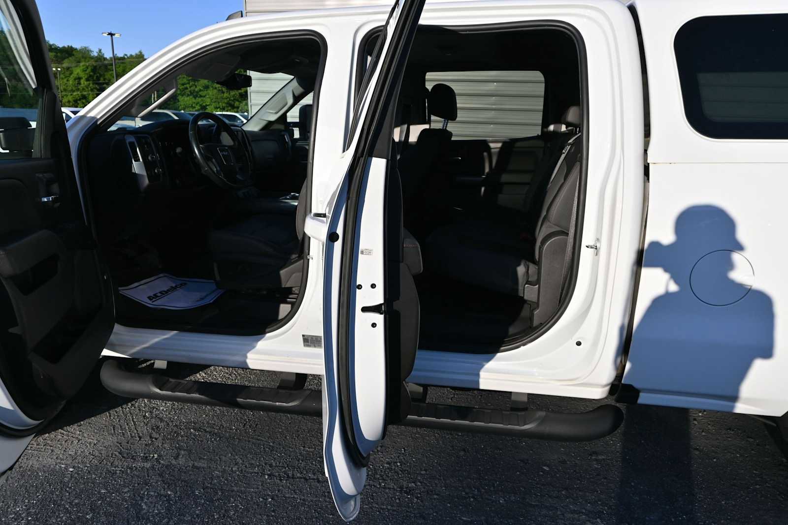 Used 2018 GMC Sierra 2500 SLT w/ All Terrain HD Package AWD/4WD image 17