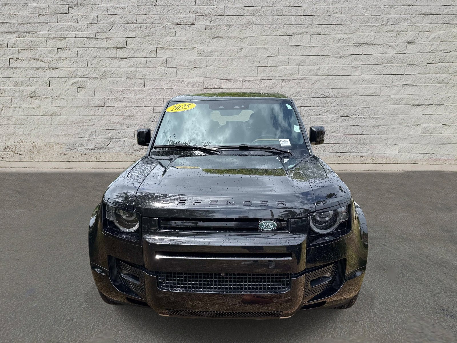 Used 2025 Land Rover Defender 130 V8 AWD/4WD image 2