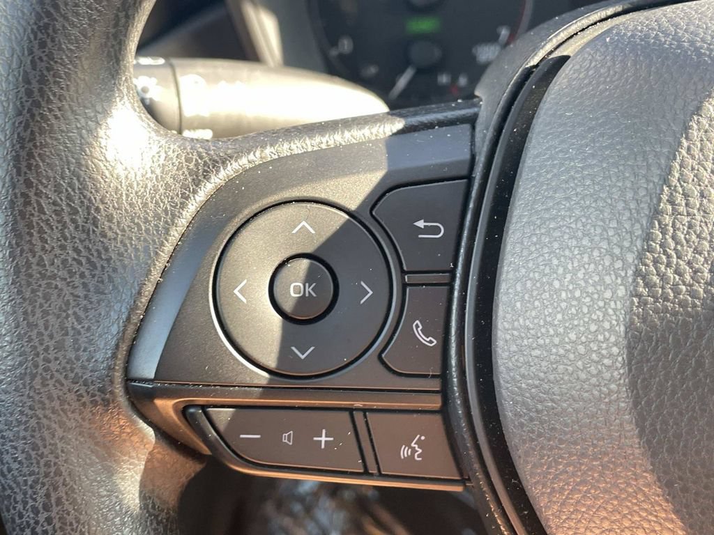 Used 2025 Toyota Corolla LE FWD image 29