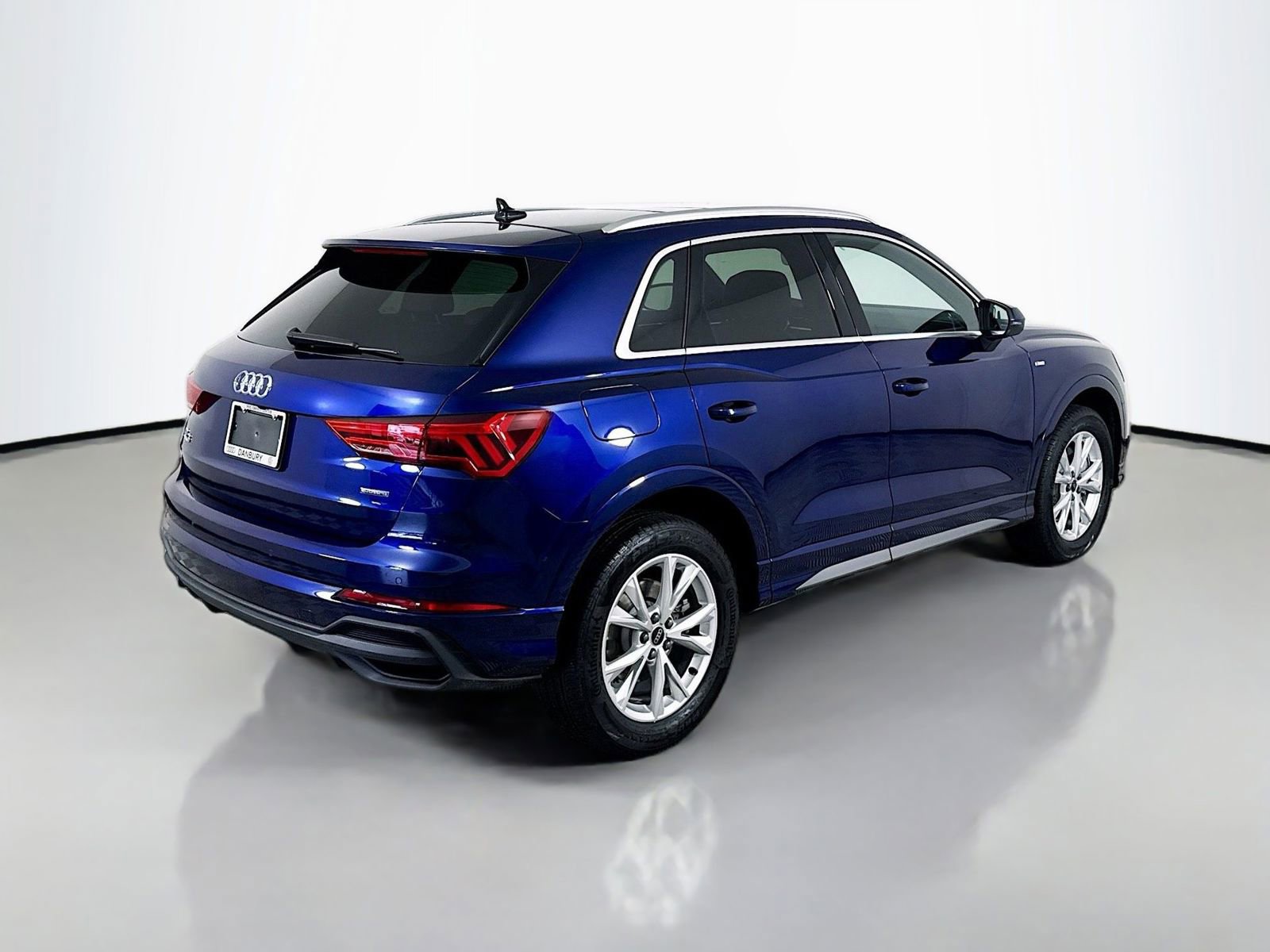 Certified 2025 Audi Q3 2.0T Premium Plus w/ Premium Plus Package image 9