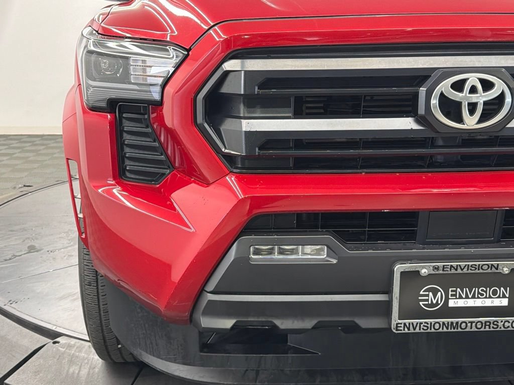 Used 2025 Toyota Tacoma SR5 AWD/4WD image 9