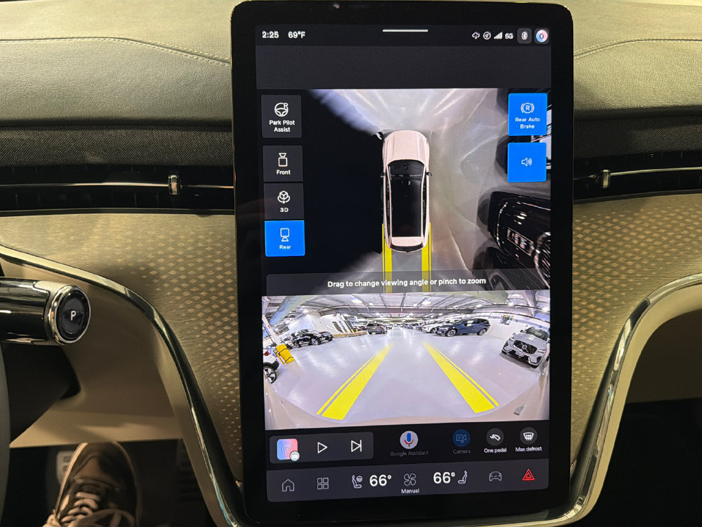 Certified 2025 Volvo EX90 Plus AWD/4WD image 17
