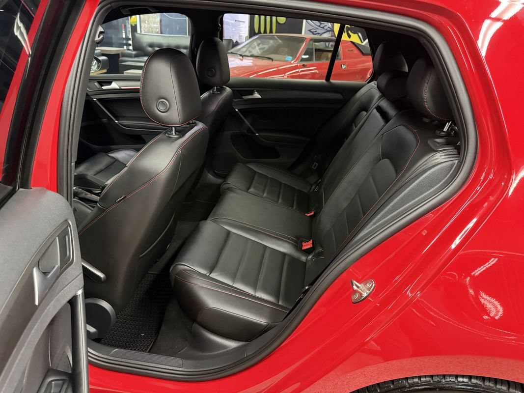Used 2019 Volkswagen GTI SE FWD image 12