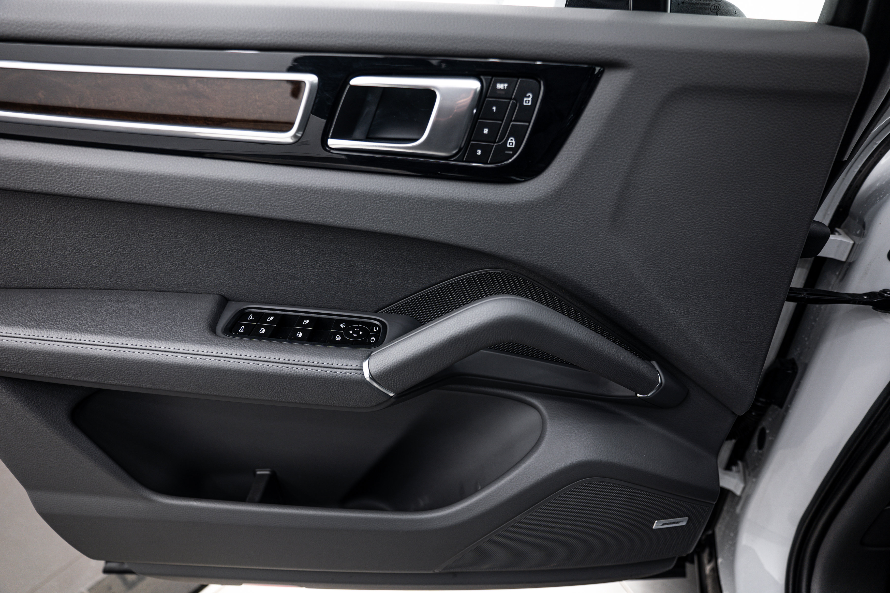 Certified 2023 Porsche Cayenne Platinum Edition image 20