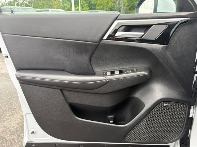 Used 2025 Mitsubishi Outlander SE FWD image 10