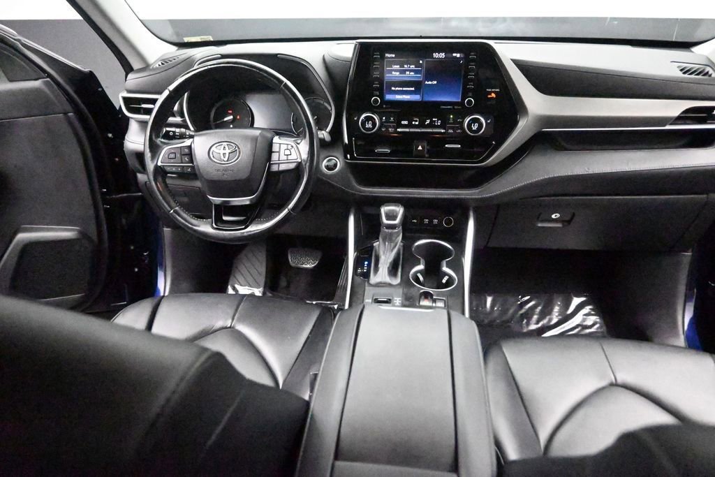 Used 2021 Toyota Highlander XLE FWD image 15