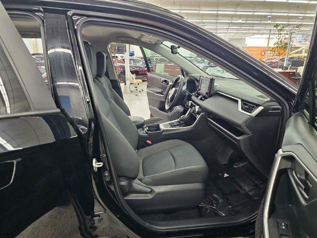 Used 2021 Toyota RAV4 LE AWD/4WD image 31