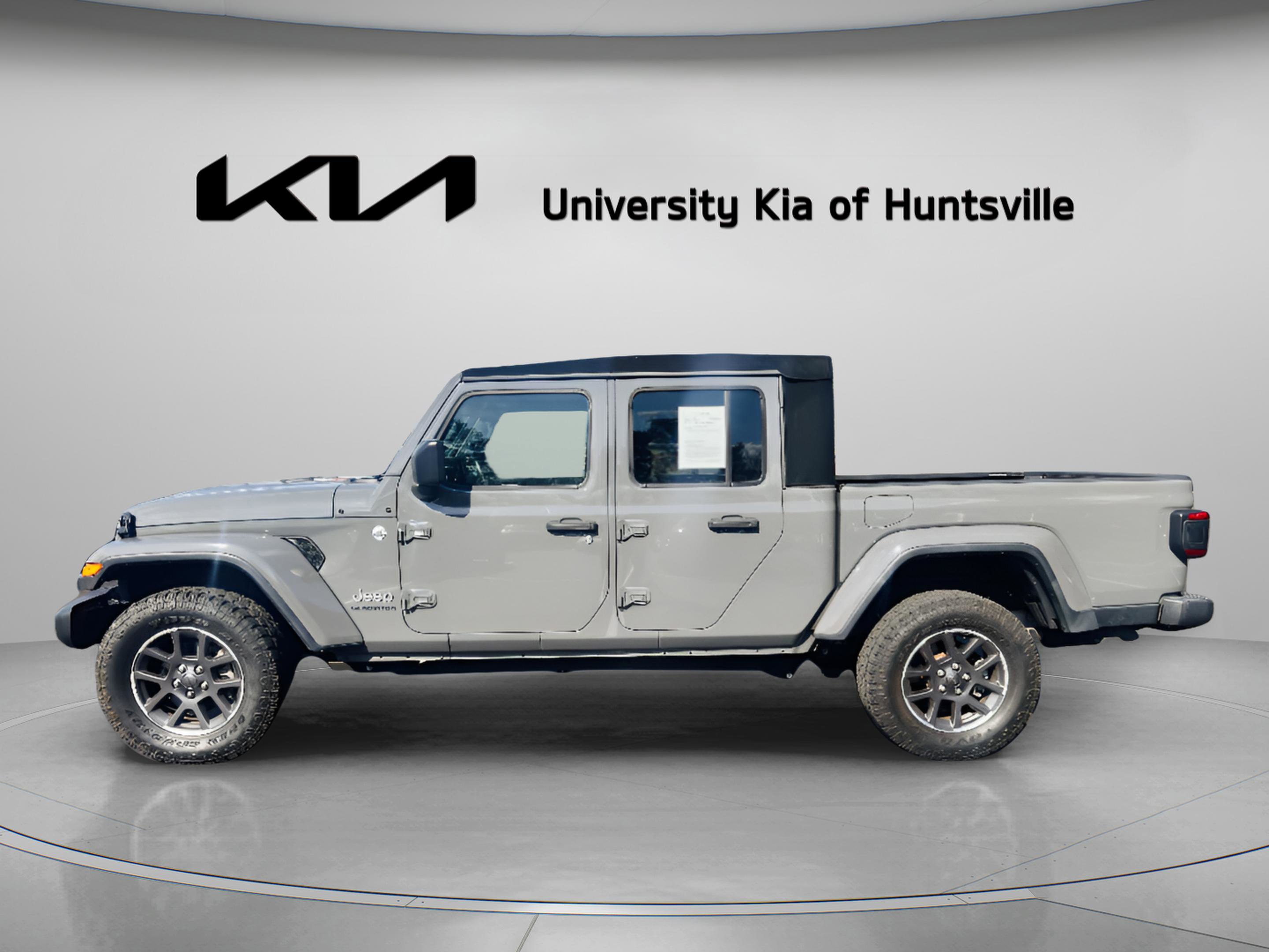 Used 2020 Jeep Gladiator Overland w/ Dual Top Group image 4