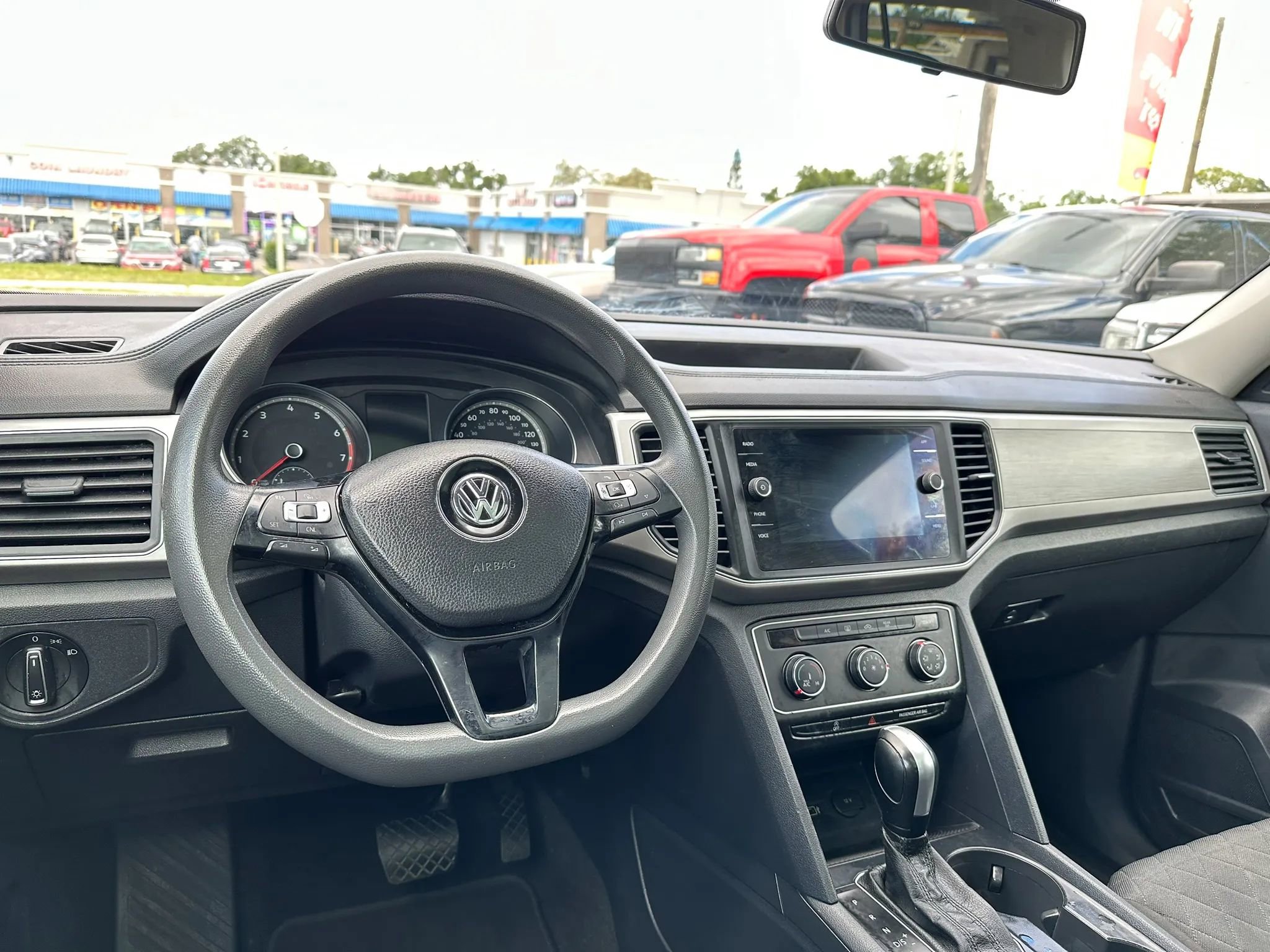 Used 2018 Volkswagen Atlas Launch Edition FWD image 15