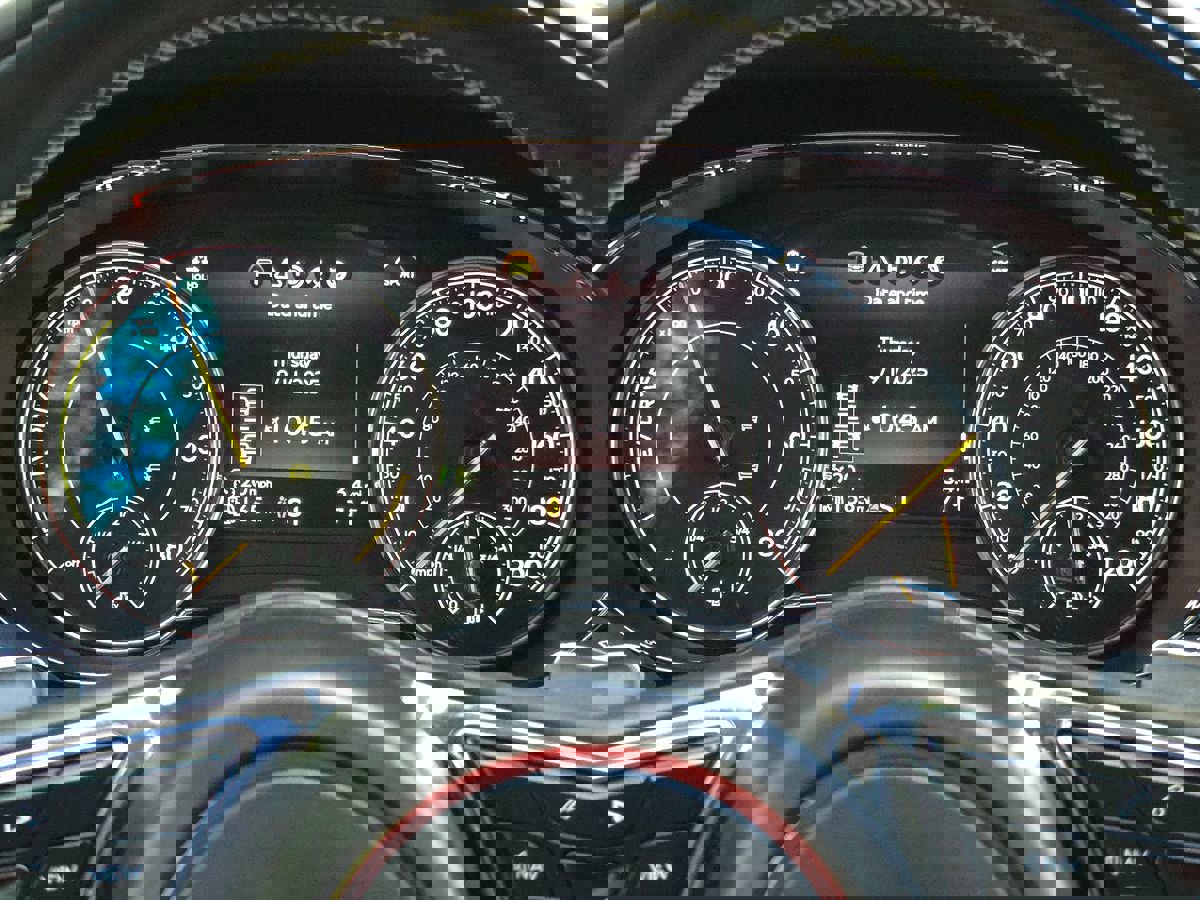 Used 2020 Bentley Bentayga Plug-In Hybrid image 40