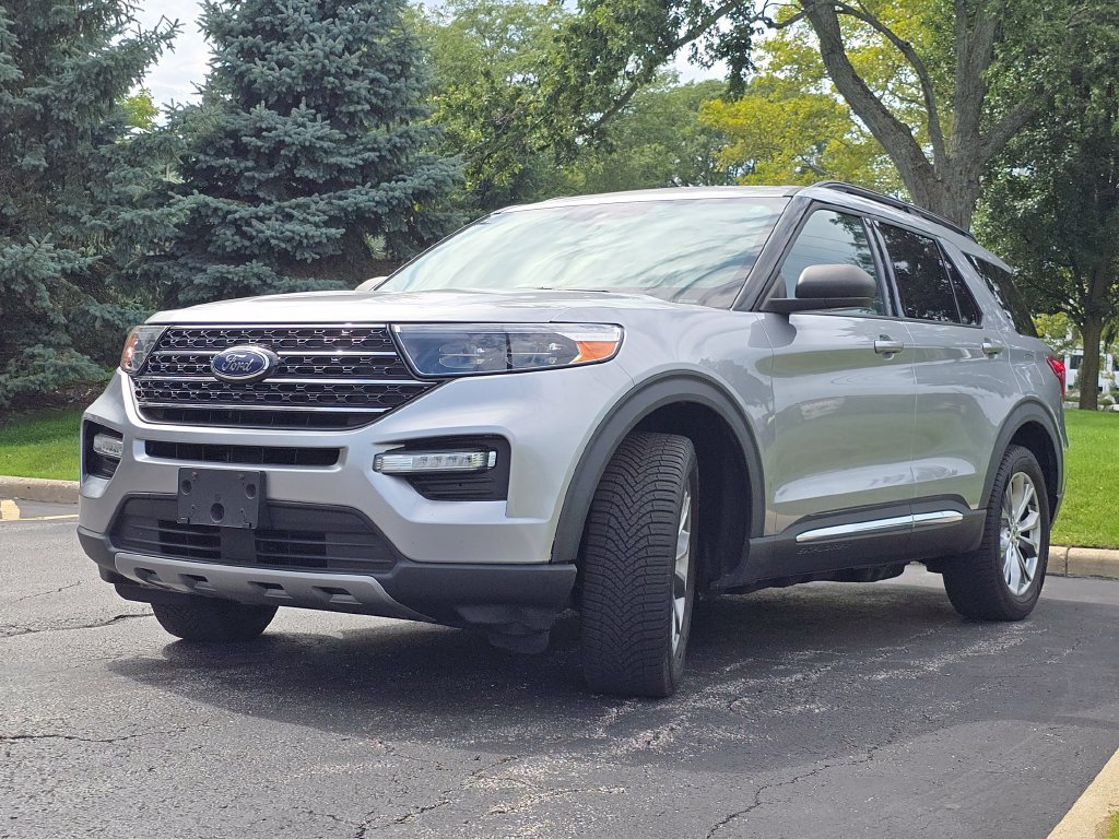 Used 2020 Ford Explorer XLT w/ Equipment Group 202A AWD/4WD image 3