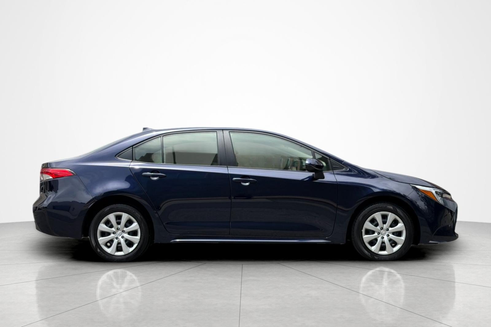 Used 2025 Toyota Corolla LE FWD image 6