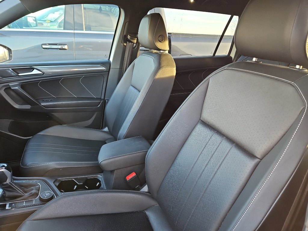 Used 2023 Volkswagen Tiguan SE R-Line image 7