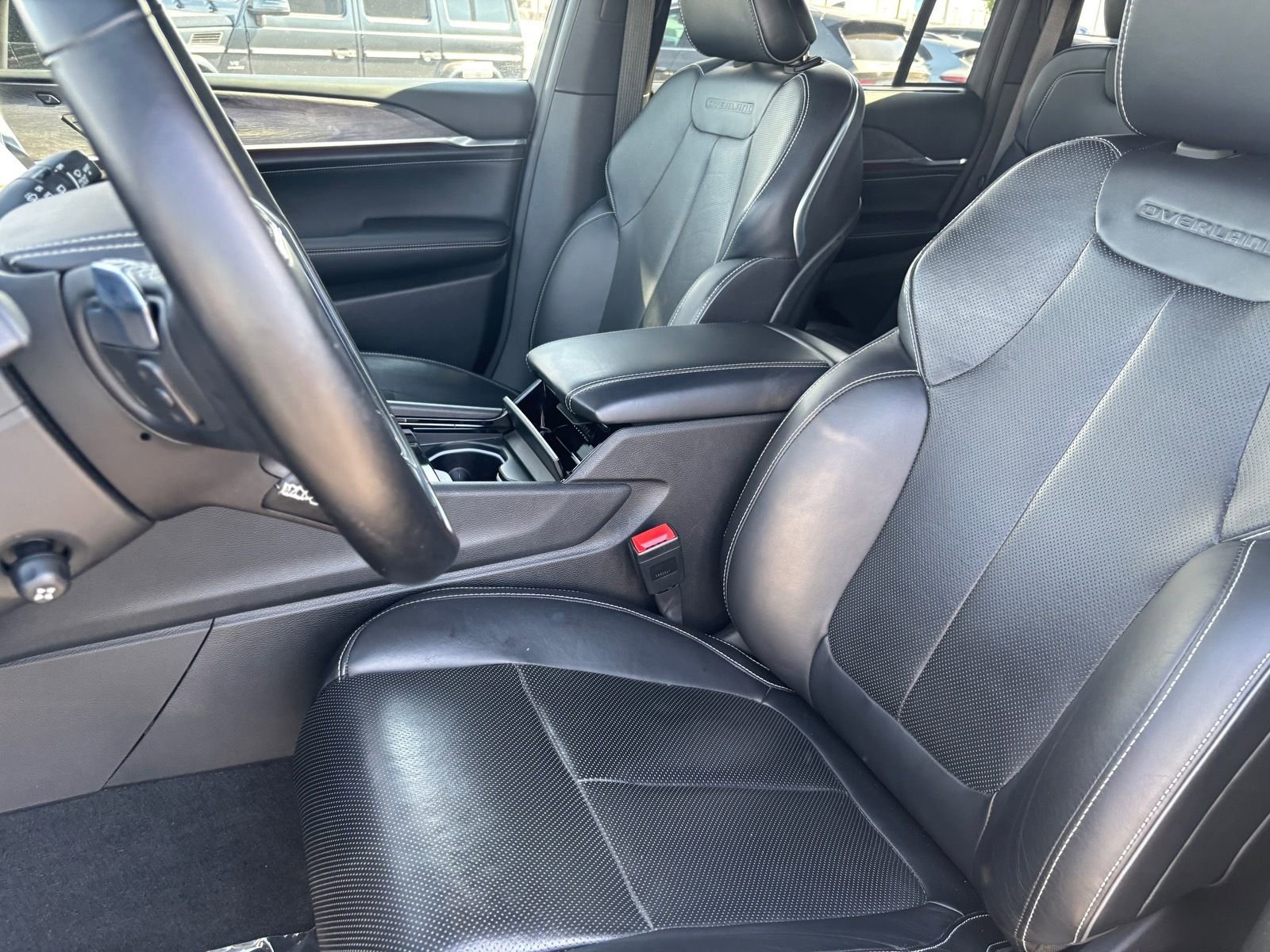 Used 2022 Jeep Grand Cherokee Overland w/ Luxury Tech Group IV image 23