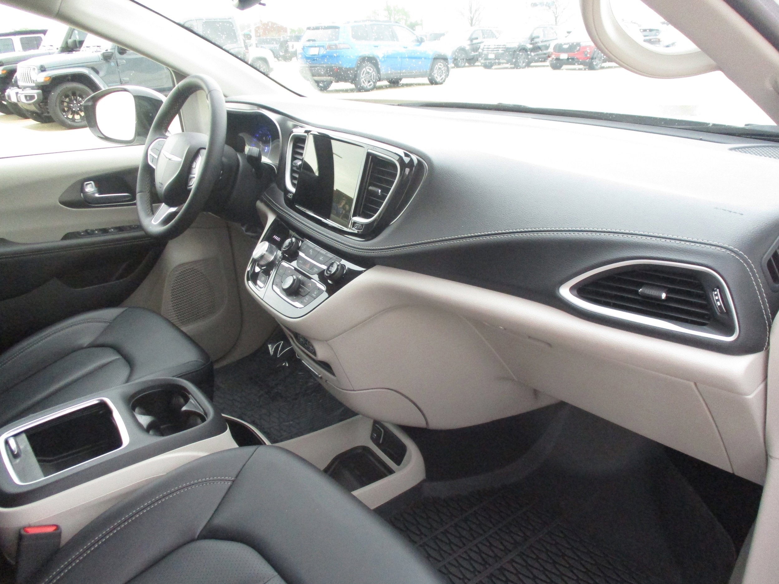 Used 2024 Chrysler Pacifica Touring-L w/ Road Tripper Package FWD image 45
