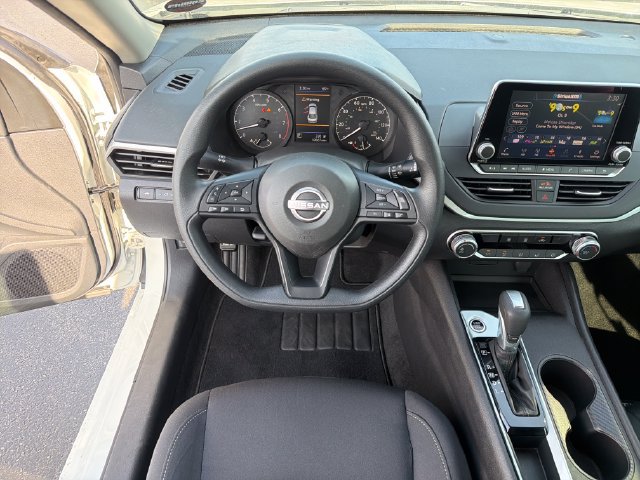 Used 2025 Nissan Altima 2.5 S FWD image 15