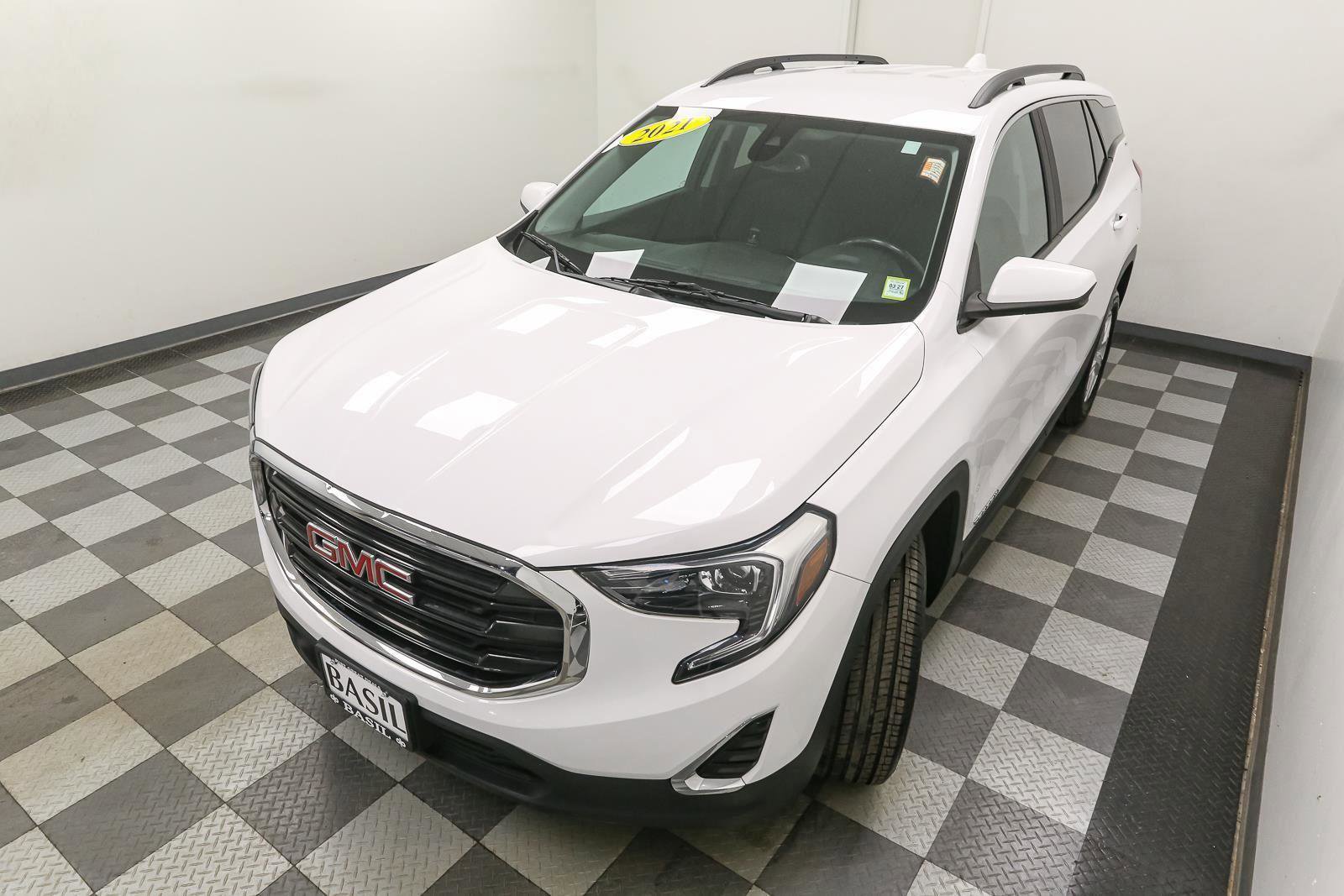 Used 2021 GMC Terrain SLE w/ Driver Convenience Package image 6