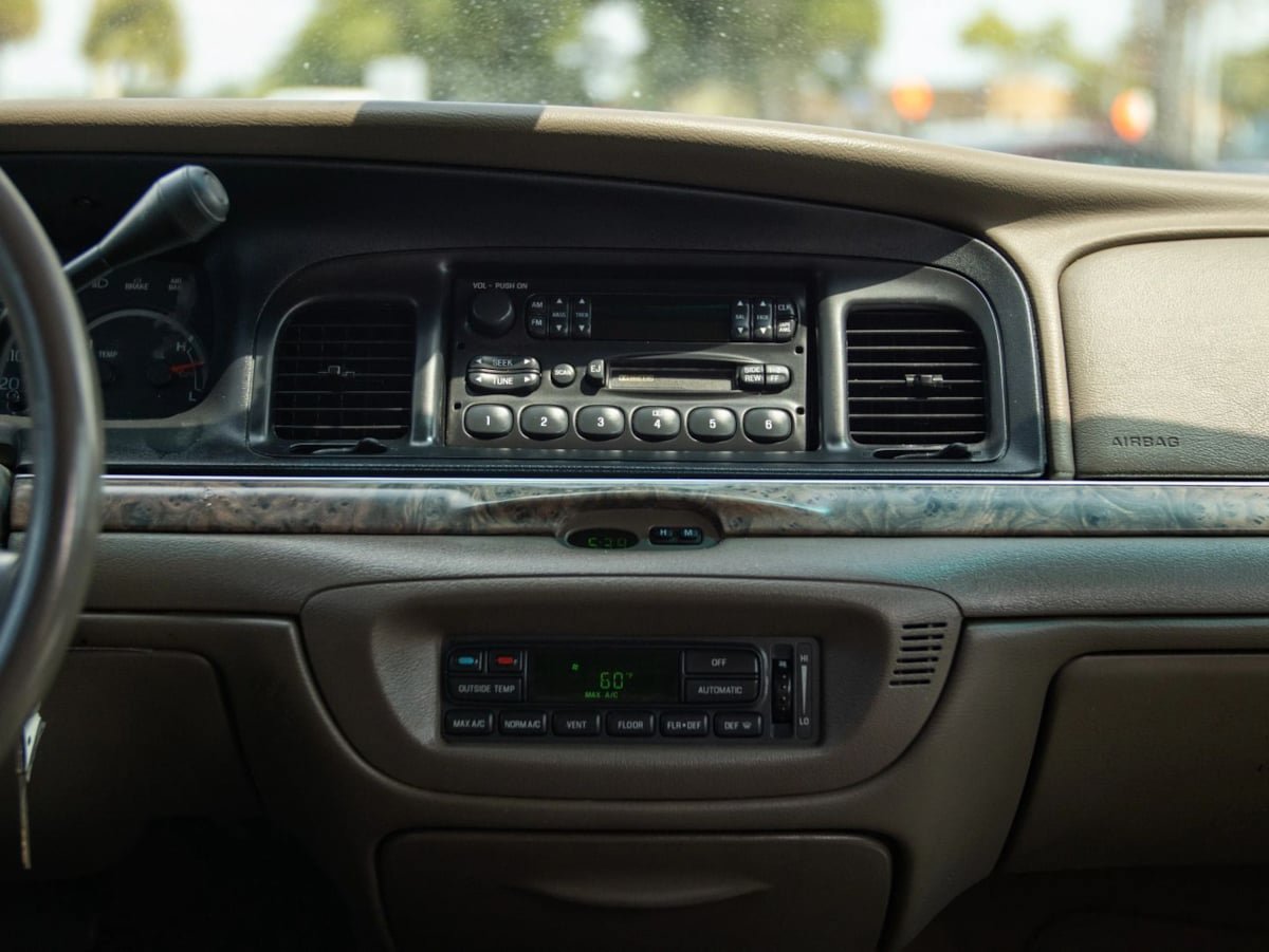 Used 1999 Ford Crown Victoria LX RWD image 24