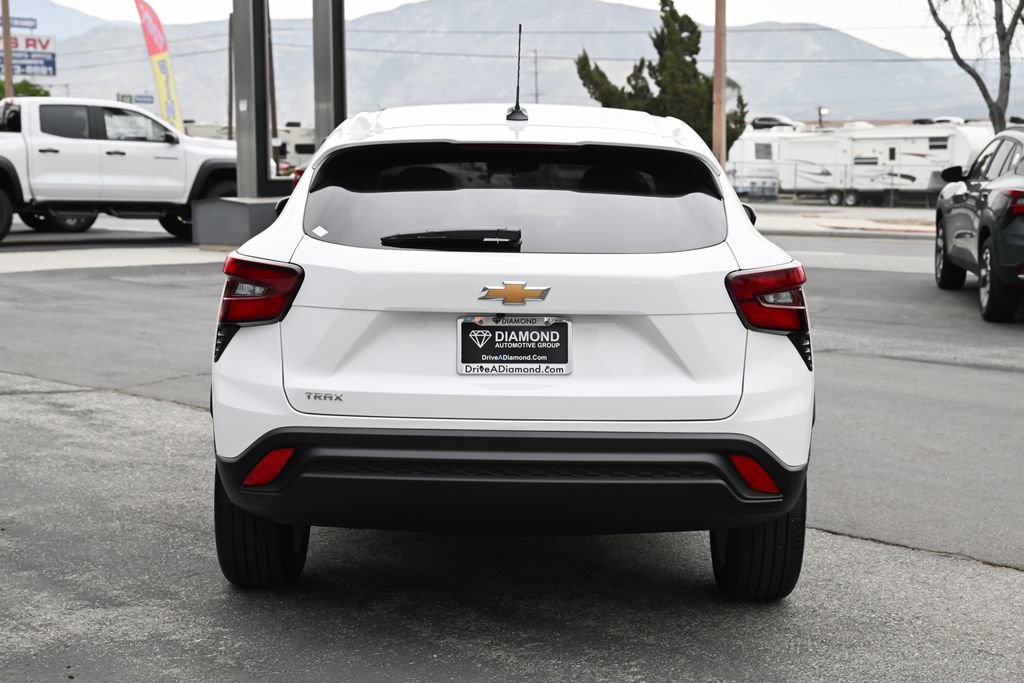 New 2026 Chevrolet Trax LS w/ LS Convenience Package FWD image 6