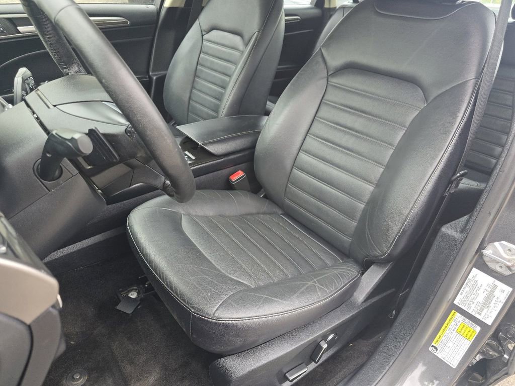 Used 2018 Ford Fusion SE w/ Fusion SE Technology Package image 22