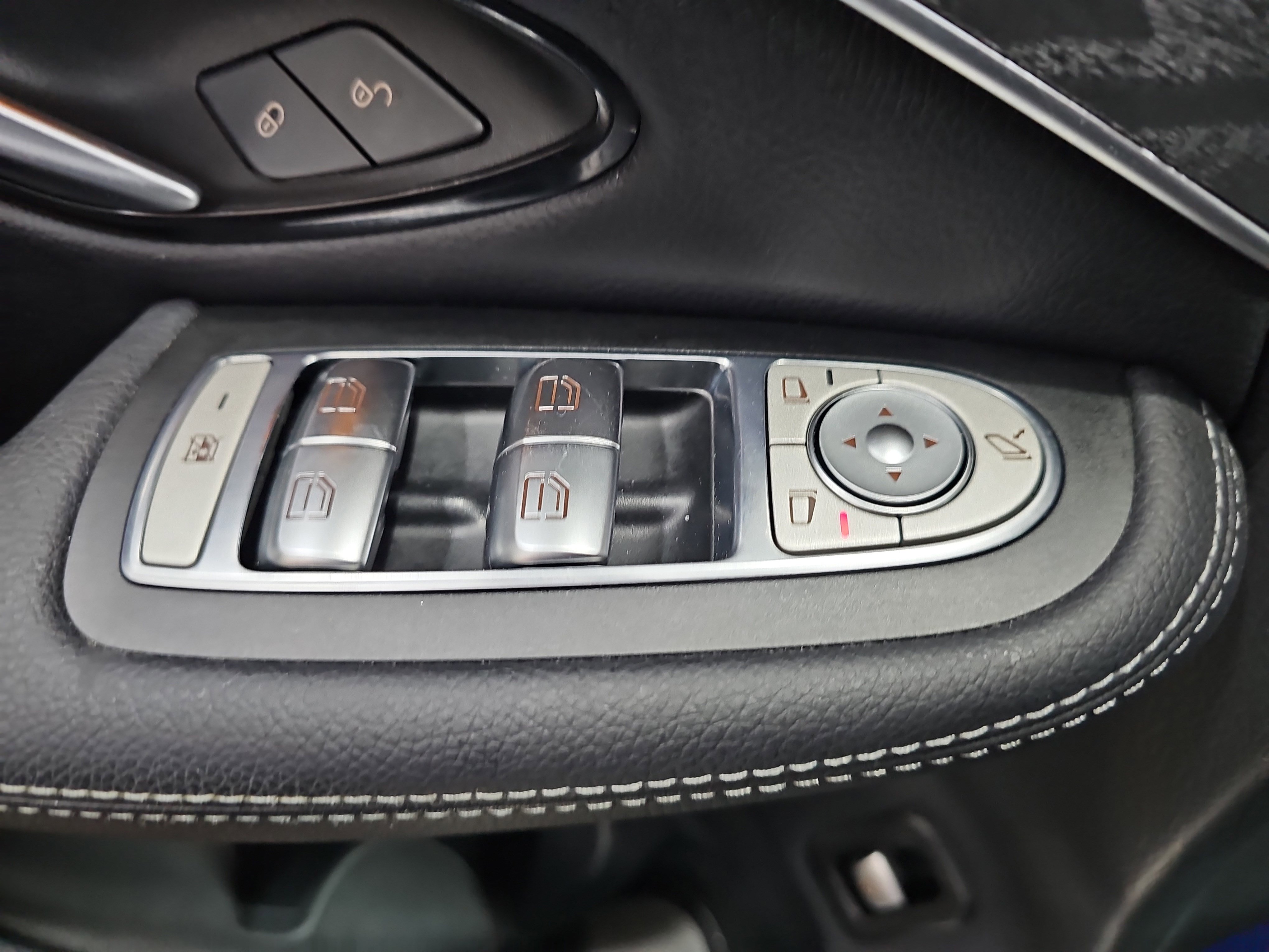 Used 2018 Mercedes-Benz GLC 300 4MATIC image 29