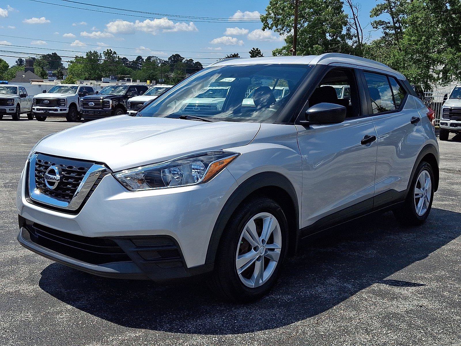 Used 2019 Nissan Kicks S FWD image 3