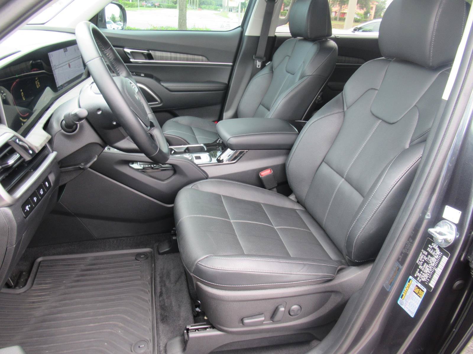 Used 2024 Kia Telluride EX w/ EX Captain's Chair Package FWD image 20