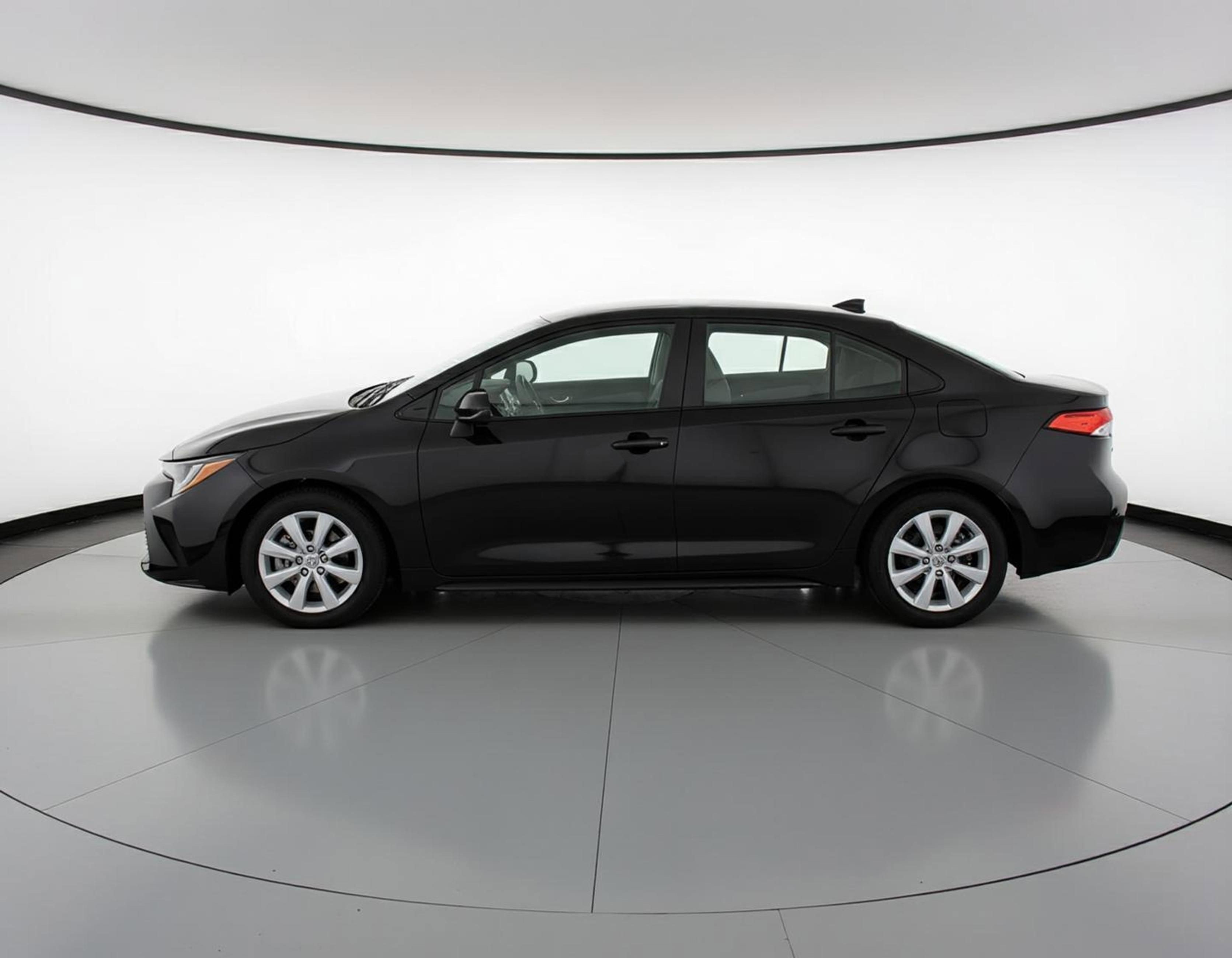 Used 2025 Toyota Corolla LE image 5