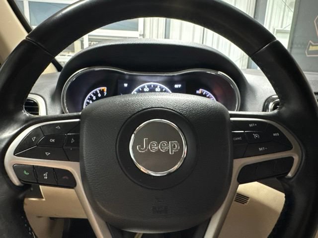 Used 2022 Jeep Grand Cherokee Laredo E AWD/4WD image 14