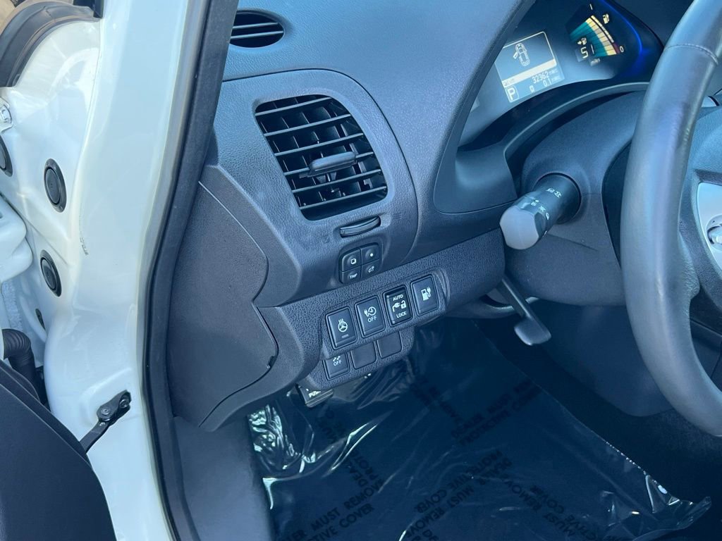 Used 2017 Nissan Leaf SV w/ Premium Package image 12