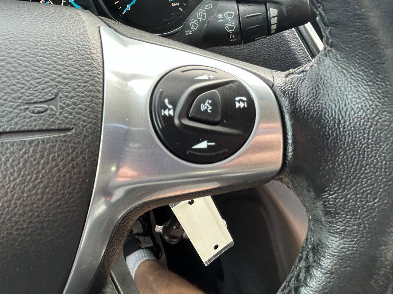 Used 2015 Ford Escape SE w/ Leather Comfort Package AWD/4WD image 19