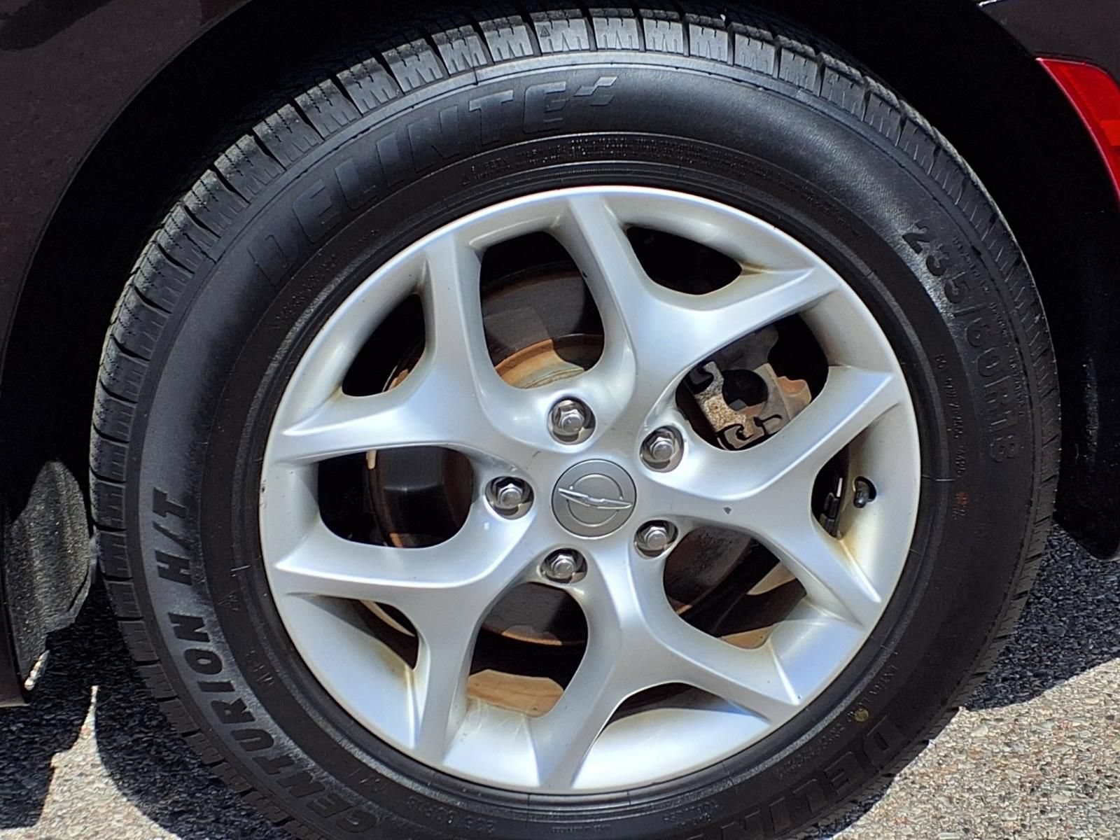 Used 2017 Chrysler Pacifica Touring-L w/ Tire & Wheel Group FWD image 8