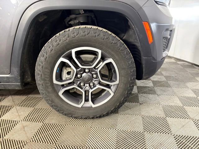Used 2022 Jeep Grand Cherokee Trailhawk w/ Luxury Tech Group III image 24