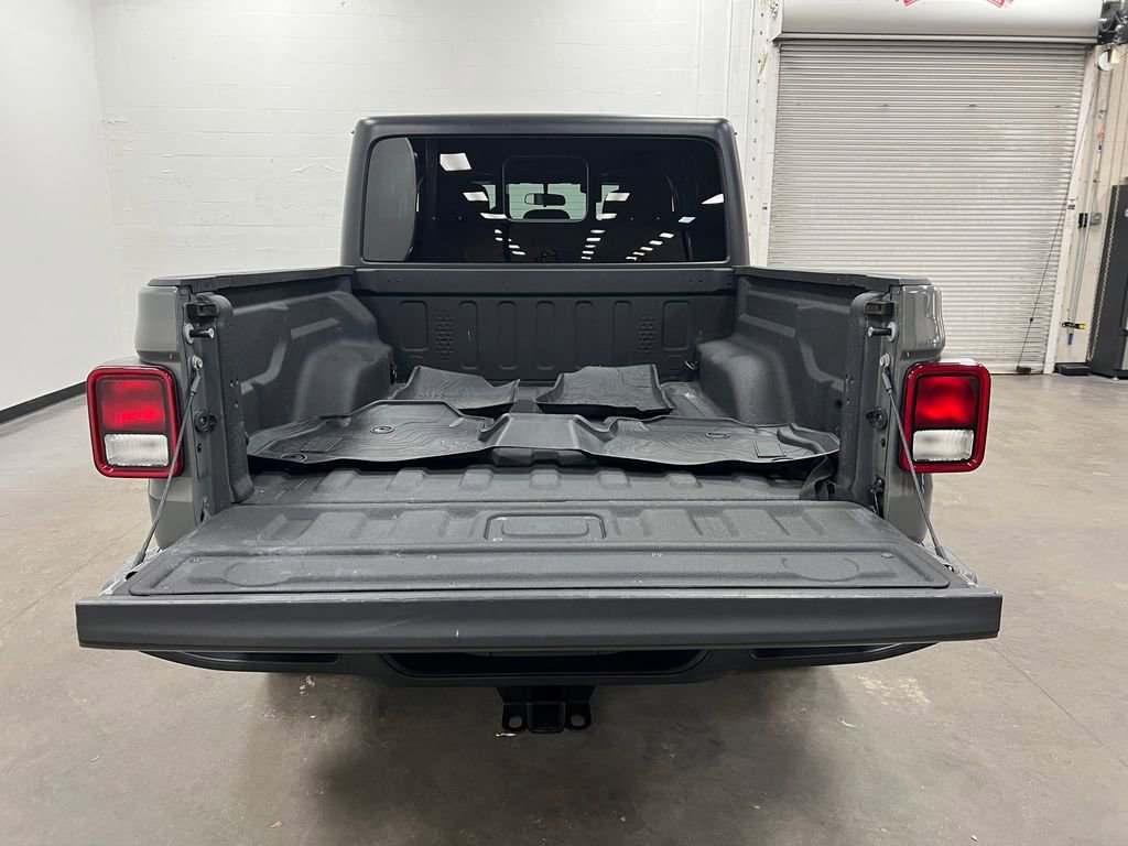 Used 2021 Jeep Gladiator Sport image 14