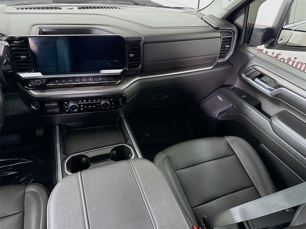 Used 2024 Chevrolet Silverado 2500 LTZ w/ LTZ Convenience Package image 27