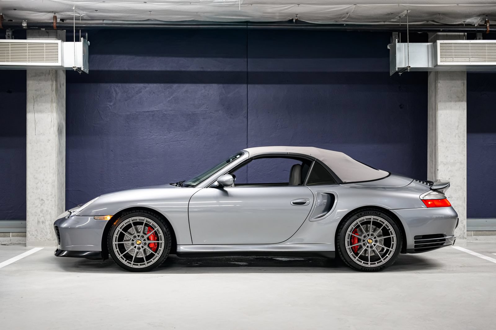 Used 2004 Porsche 911 Turbo AWD/4WD image 7